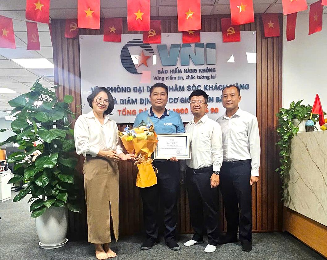 VNI TĂNG GIẤY KHEN 