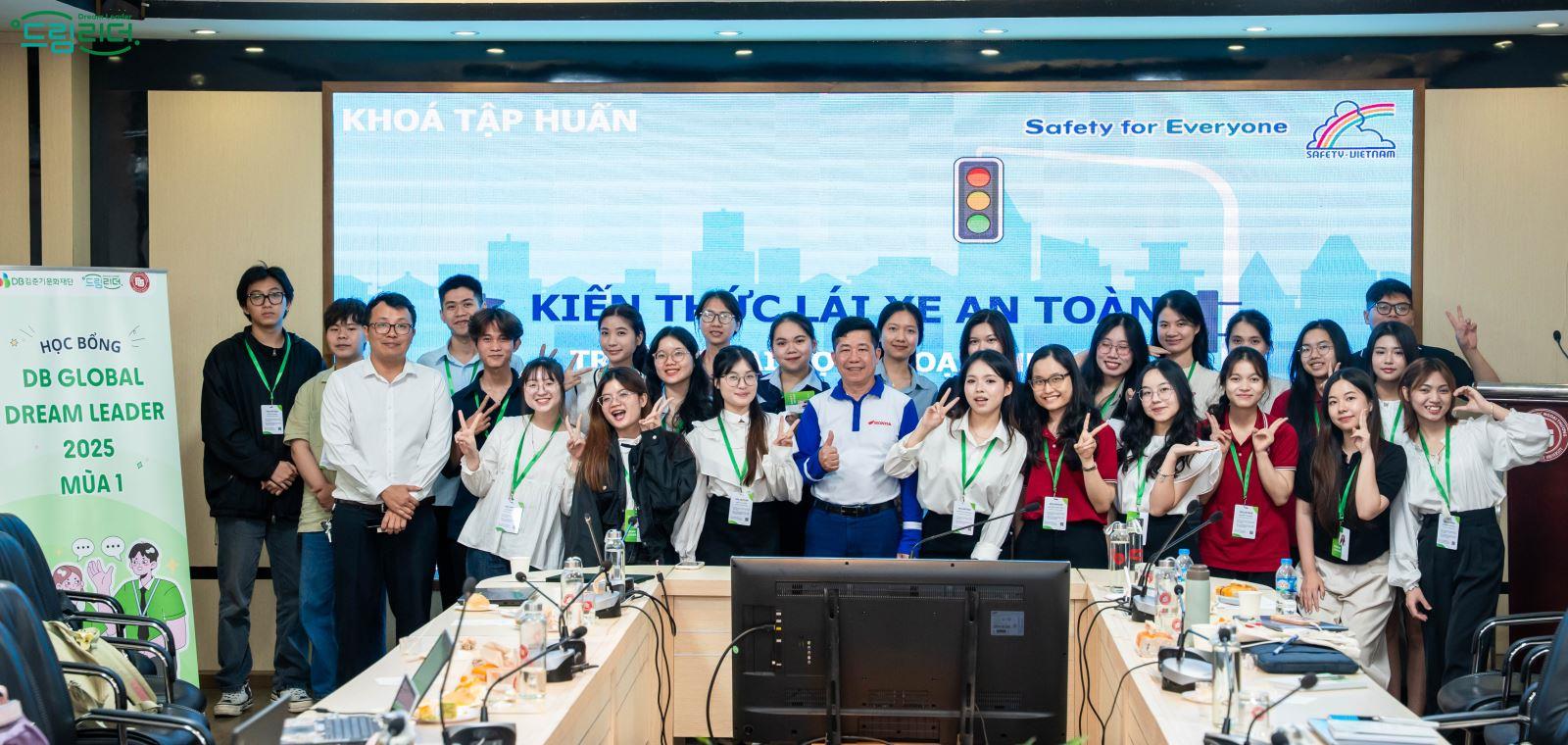 VNI khởi động chương trình học bổng DB Global Dream Leader tại ĐH Ngoại thương