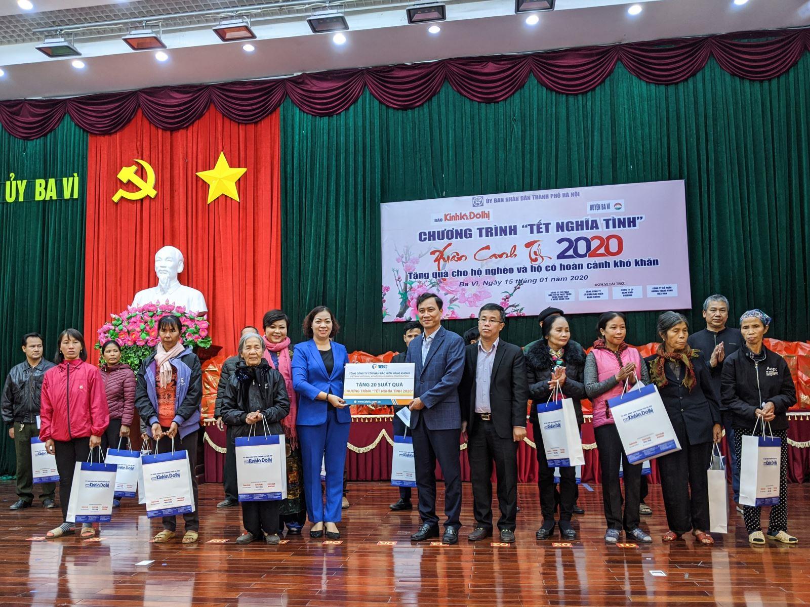 Bảo hiểm Hàng không (VNI) tặng quà tết cho gia đình chính sách huyện Ba Vì, Hà Nội
