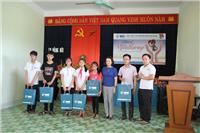 VNI tặng 30 suất quà cho gia đình chính sách, trẻ em có hoàn cảnh khó khăn tại Quảng Bình