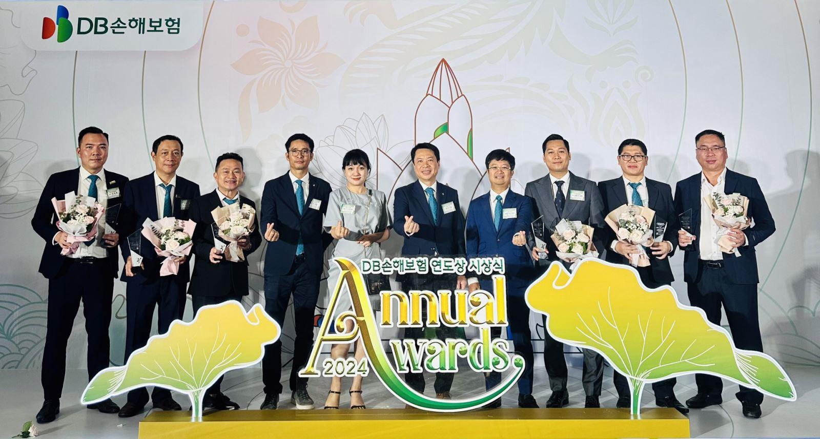 6 ĐƠN VỊ XUẤT SẮC CỦA VNI ĐƯỢC TẬP ĐOÀN BẢO HIỂM DBI VINH DANH