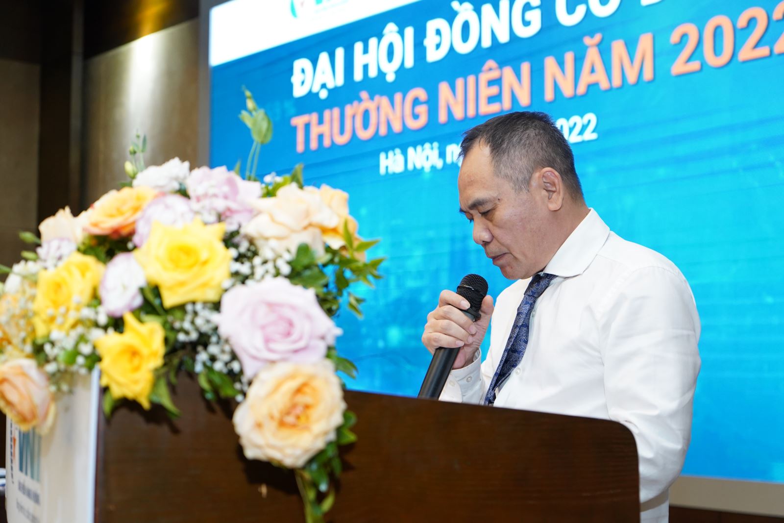 Ông Trần Trọng Dũng - Tổng Giám đốc VNI phát biểu khai mạc & trình bày Báo cáo Kế quả Kinh doanh 2021