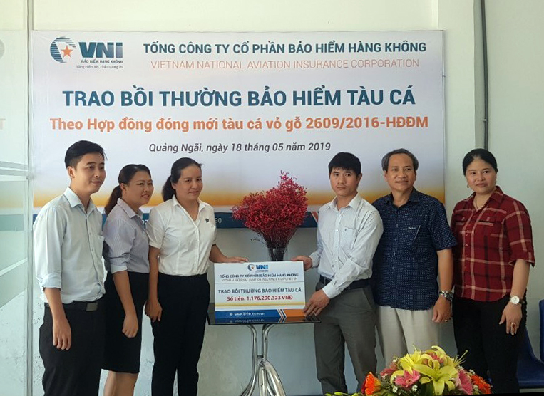 VNI trao hơn 1,1 tỷ đồng bồi thường bảo hiểm tàu cá tại Quảng Ngãi 1